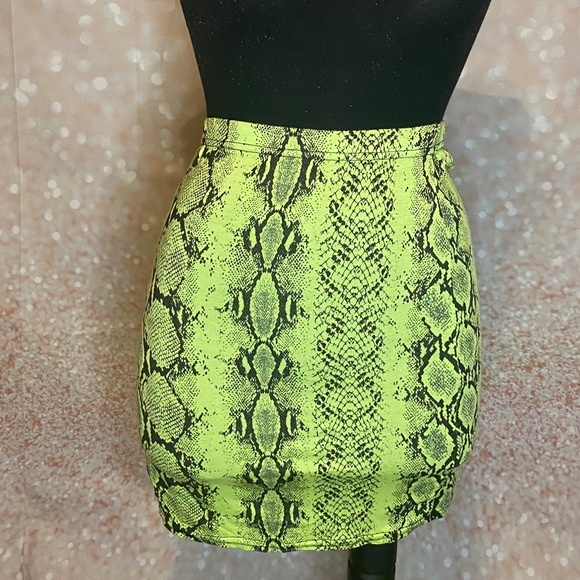 PrettyLittleThing Dresses & Skirts - PrettyLittleThing Snake Print Mini Skirt